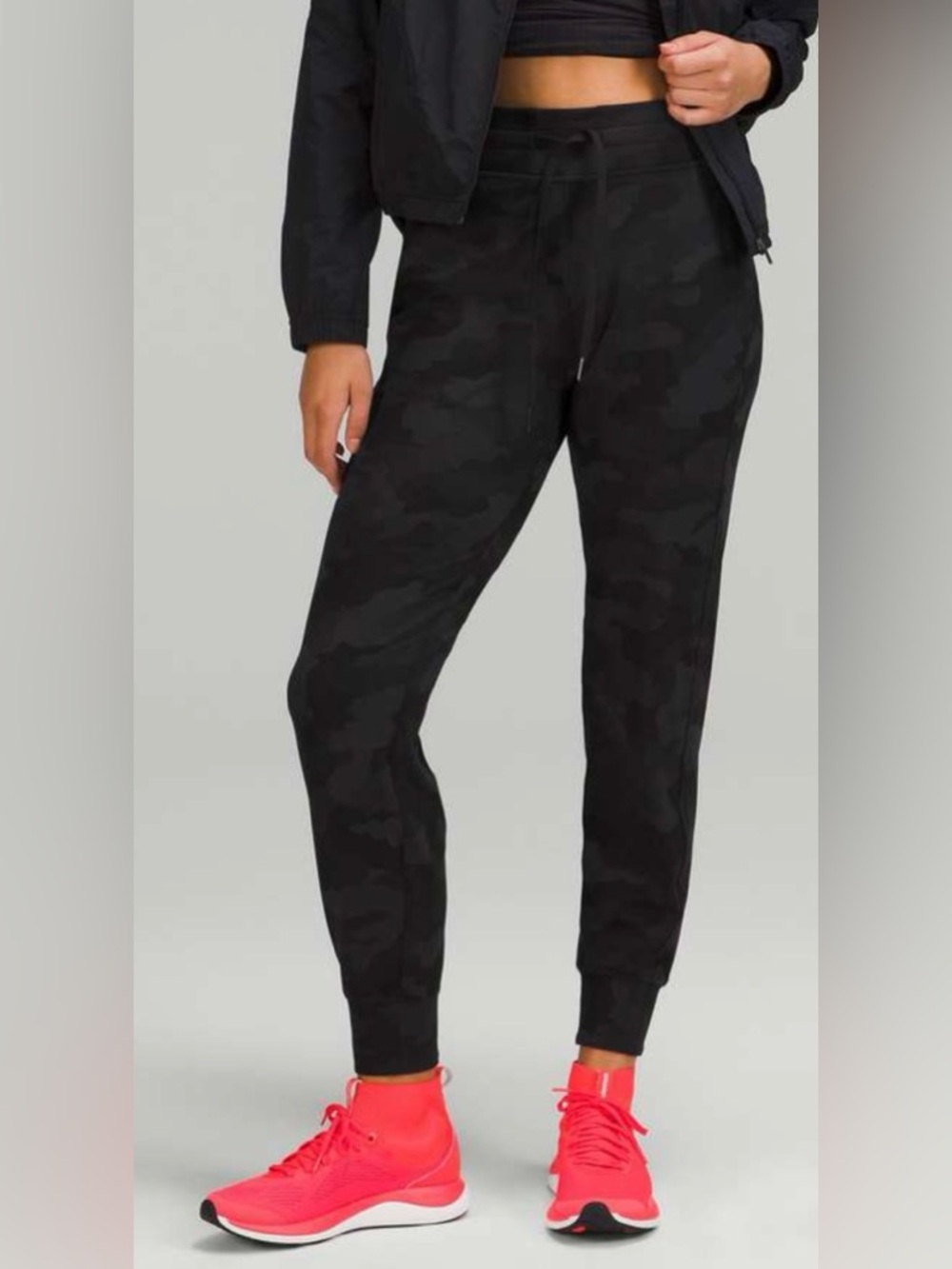 lululemon women’s black /gray camo Heritage Camo 365 Deep Coal Multi jogger